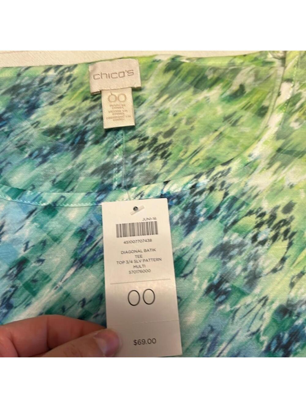 Chico's NWT Diagonal Batik Tee Asymmetric Hem Women's Size 00 Green Blue Multi - Picture 4 of 5